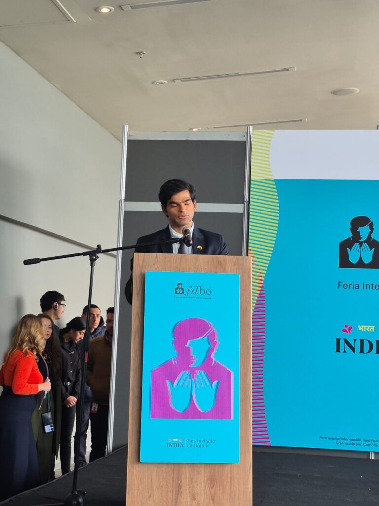 Sr. Vinnet Kumar, primer secretario y encargado de cultura de la Embajada de India en Colombia