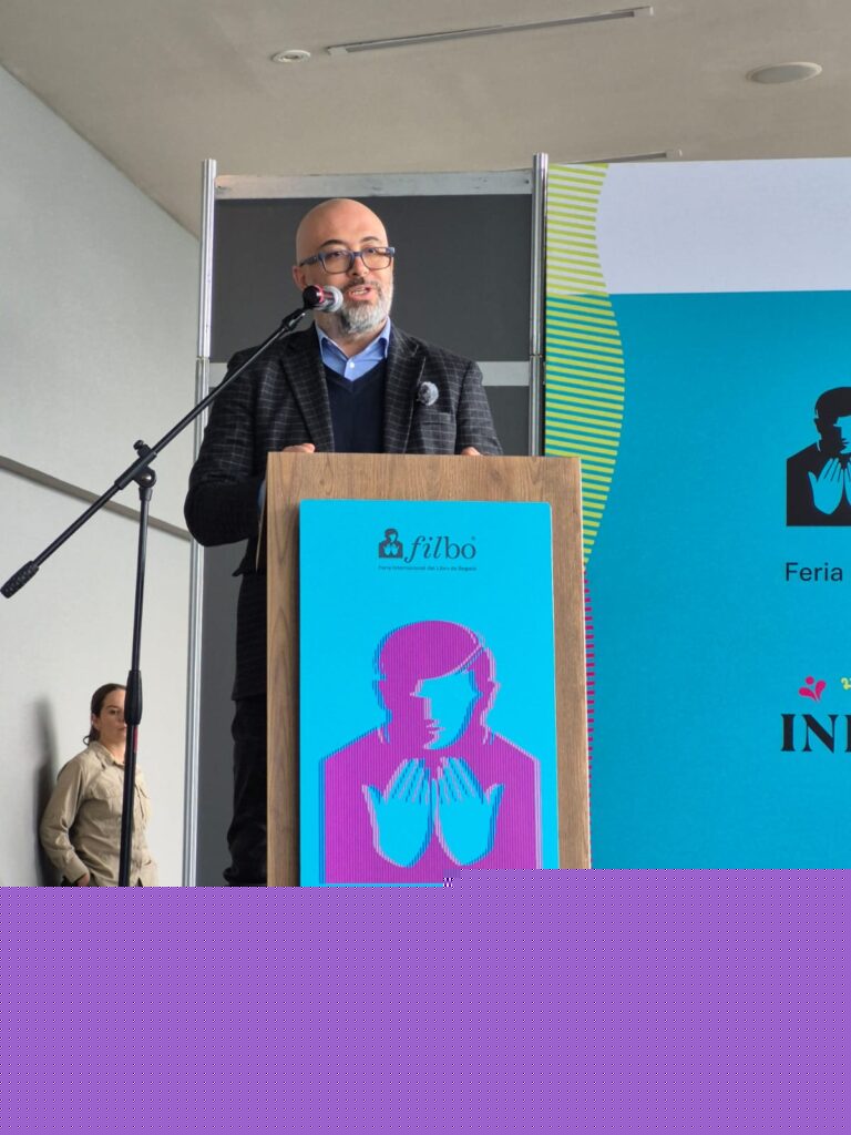 Sr. Santiago Trujillo Escobar, Secretario de Cultura, Recreación y Deporte de Bogotá. 